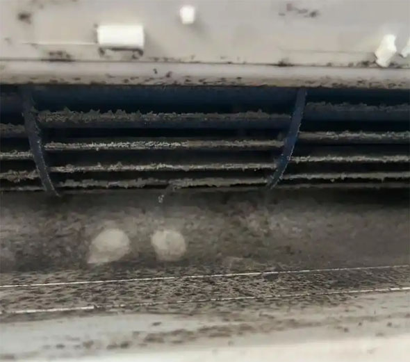 德阳空调吹的风有股烧焦味是怎么回事